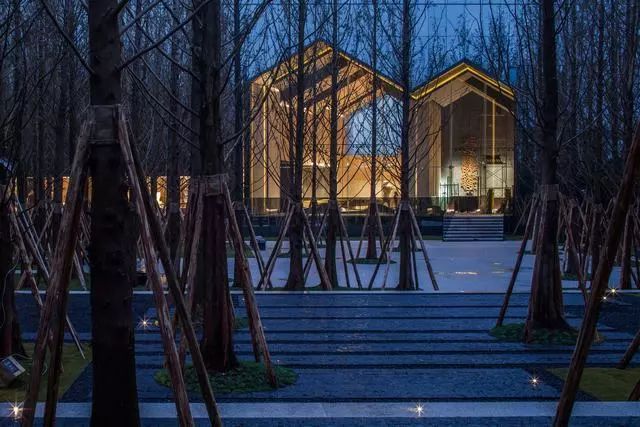 木屋商业建筑资料下载-万科售楼处创新设计—— 大自然中的神奇小木屋！！