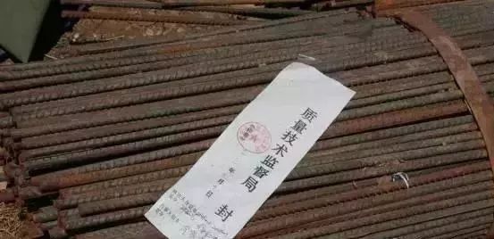 蒸压加气混凝土砌块荷载资料下载-施工现场这么干，会造成不可挽回的严重后果！