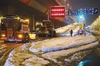 又是“低价中标”惹得祸？！一场瑞雪却压塌合肥16站台致1死28伤_2