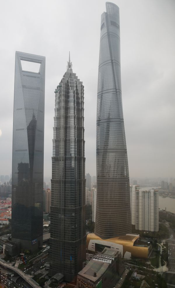 西班牙贝尼多姆西海滨长廊资料下载-西媒：上海在地面沉降隐忧中建起更多摩天大楼