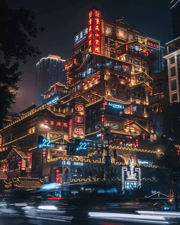少数民族传统建筑设计资料下载-日本小哥拍下4个中国城市，迷倒24万人：原来中国这么酷！