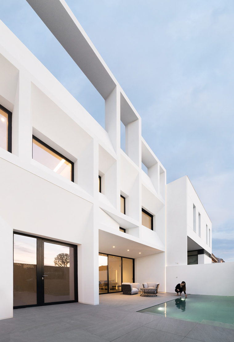 创意建筑物照片资料下载-西班牙创意遮阳之家