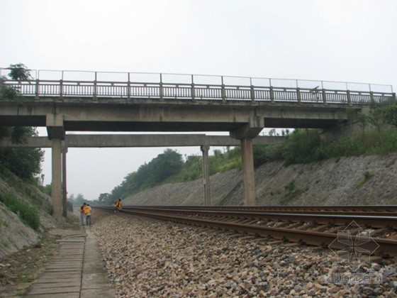天津国泰桥施工方案资料下载-横跨铁路立交桥改造工程顶升施工方案