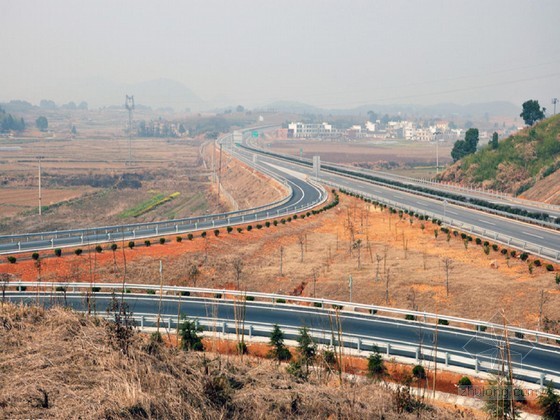 高速公路项目完工总结报告资料下载-高速公路工程施工总结报告（77页）