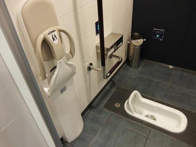 日本变态的“厕所文化”，看完只能给100分了！_30