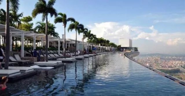 空中泳池别墅资料下载-新加坡公寓最神奇的泳池都在哪里？
