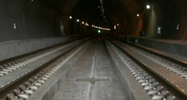 硬岩区铁路隧道创中国建设工程鲁班奖创优汇报视频（5分钟）-混凝土零错台施工