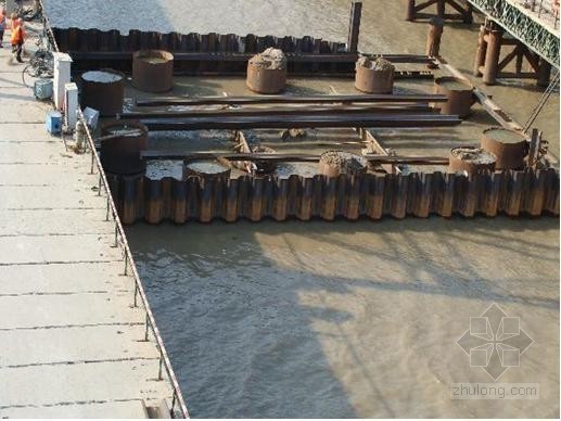 水中承台钢板桩围堰封底资料下载-[贵州]铁路客专特大桥水中钢板桩围堰施工技术