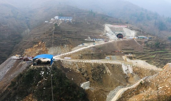 区间不良地质资料下载-[四川]不良地质区新建时速250km双线客运专线铁路站前施工图技术交底269页