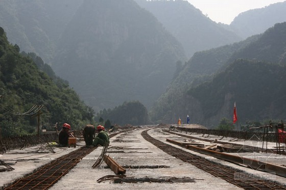 桥面护栏三级技术交底资料下载-西铜高速公路某段桥梁桥面系施工技术交底