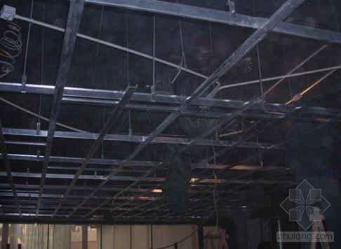石膏板吊顶材料资料下载-图解暗龙骨石膏板吊顶施工工艺
