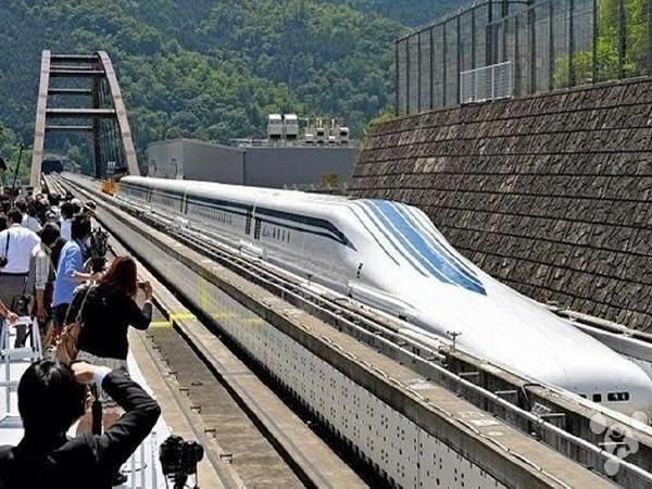 英国拟开建全球最快地下磁悬浮列车，时速达560km/h-此前日本实验的时速500km磁悬浮列车.jpg
