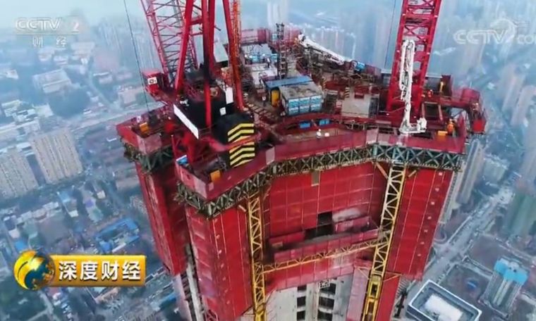 空中造楼机ppt资料下载-建筑行业的“国之重器”：空中造楼机！