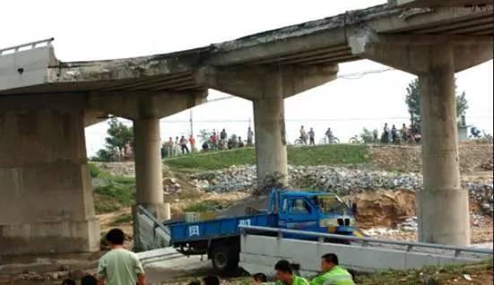 中国豆腐渣工程巡展，塌的塌，倒的倒，超极震撼！_21