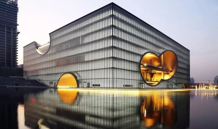 混凝土直梯资料下载-安藤忠雄用3.6万方清水混凝土，打造上海最大剧院
