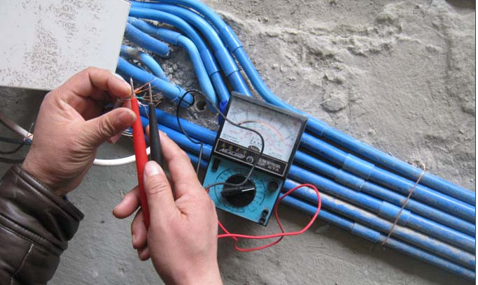 电流互感器采样电路资料下载-野外电气电路敷设挖沟、挖坑安全技术交底