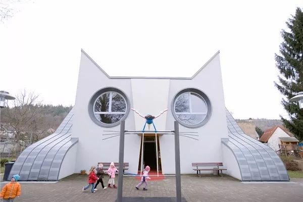日本幼儿园景观设计ppt资料下载-看了这些幼儿园的神设计，我也是服气！