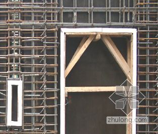 穿墙钢套管施工资料下载-大钢模施工工艺在施工中的应用