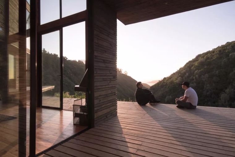 阳台剖面构造资料下载-以朝向海面景观露台为核心的智利住宅