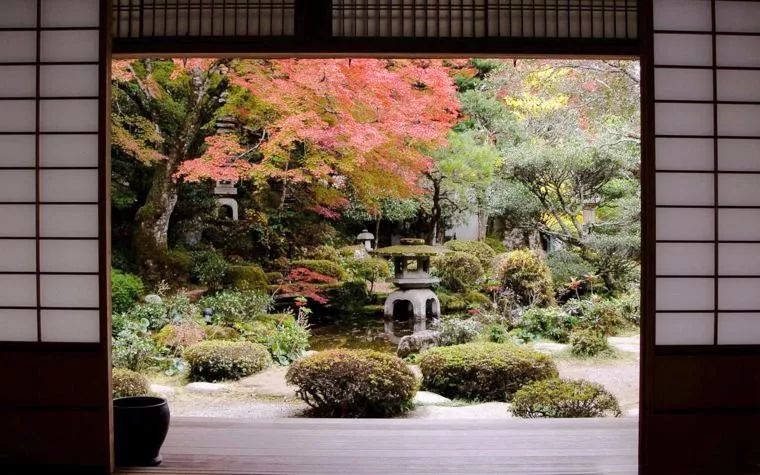 日式简约原木风格资料下载-日式庭院住宅，居住空间的美韵