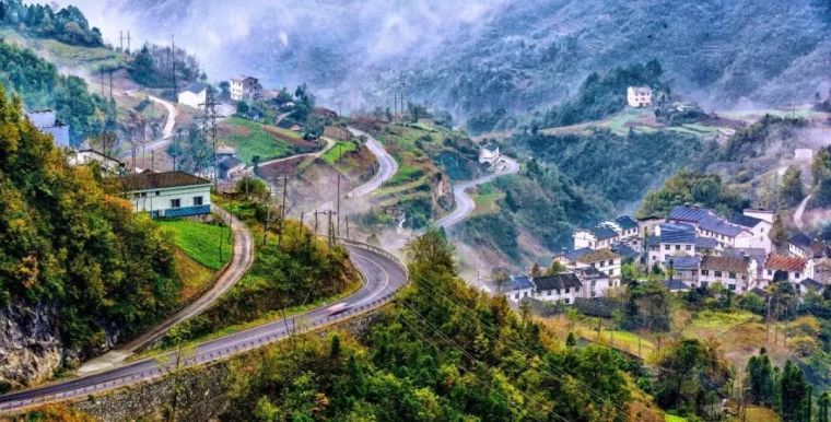 中国现代农村资料下载-农村公路建设实行质量责任终身制