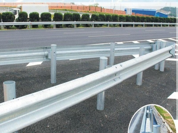 公路SS级防撞护栏资料下载-许亳高速公路HL-6护栏施工组织设计