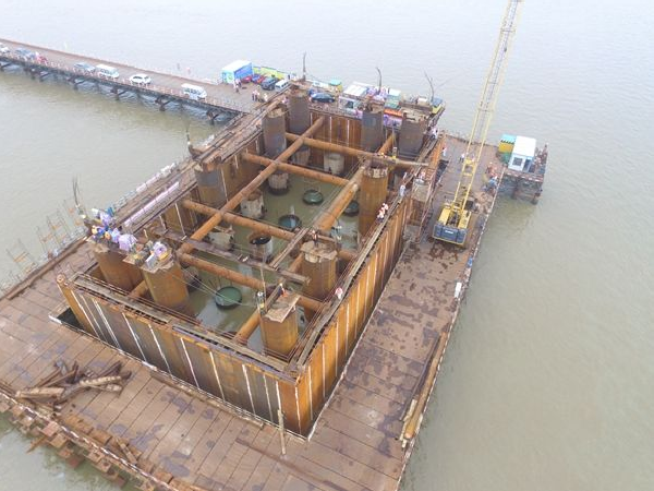 钢混组合结构桥施工方案资料下载-[天津]海滨大道特大桥承台钢围堰施工方案
