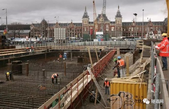 荷兰这条整整修了15年的地铁线终于要开通了_2