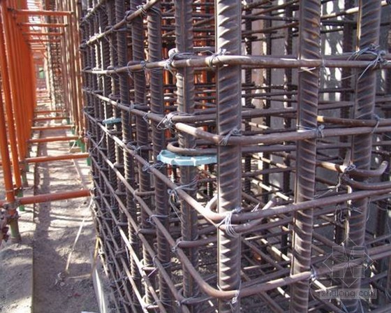 火力发电厂建筑工程清水混凝土施工工艺示范卡（附图）-钢筋扎丝绑扎和保护层垫块 