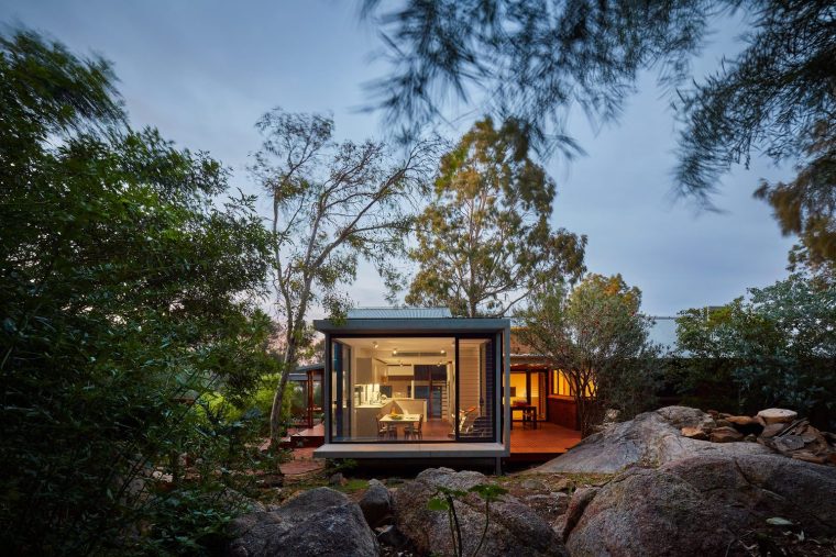 住宅建筑结构设计任务书资料下载-澳大利亚岩石上的范斯沃斯住宅
