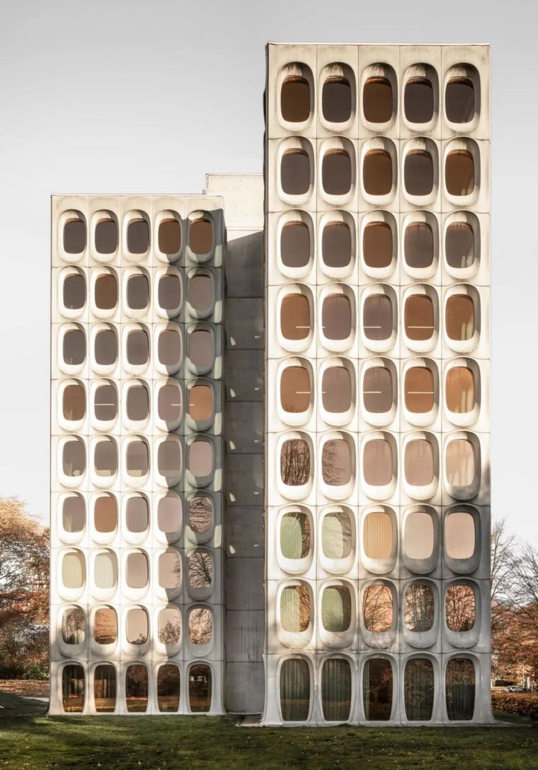 老建筑su模型资料下载-传世老建筑改成共享办公，混凝土也是高贵的外观