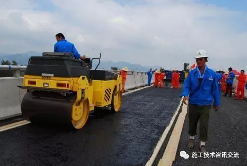 道路工程沥青混凝土路面施工要点总结_11