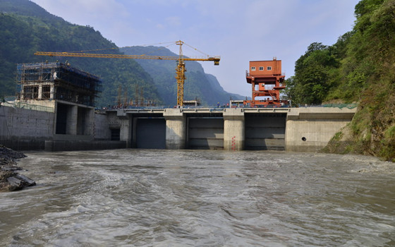 红岭水电站下闸蓄水发电资料下载-中国电建首个尼泊尔水电站项目正式下闸蓄水