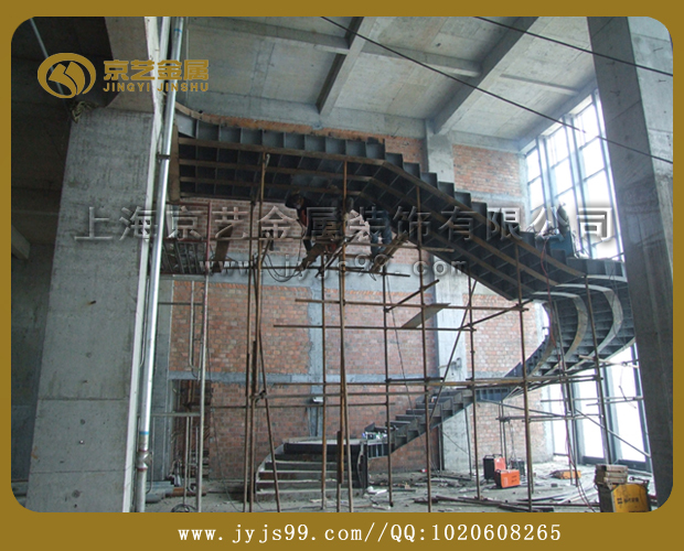 钢结构悬空楼梯资料下载-京艺打造合景峰汇样板房展示中心高档钢结构楼梯