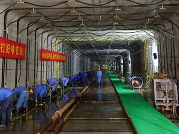 全隧道断面仪资料下载-中国第一顶：国内最长、最大断面矩形顶管工程在苏州顺利贯通