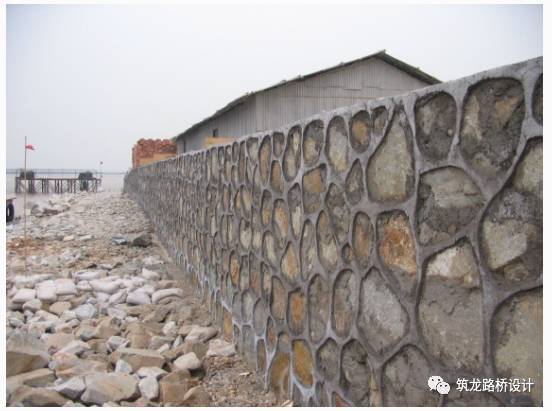 排桩式锚杆挡土墙设计图资料下载-城市道路施工图设计中的块石挡土墙设计注意事项