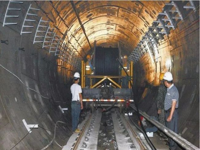 分析公路隧道工程施工中的难点与技术（上）_3