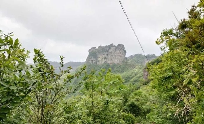 cad龙骨图块资料下载-石柱县城发脉龙骨寨，建城六百年来没有灾祸