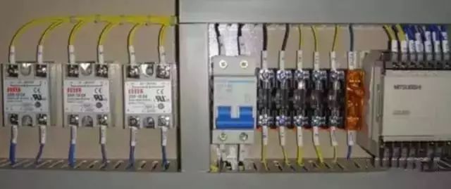 控制柜cad原理接线图资料下载-电气控制柜二次回路布线工艺，这个很实用呀！