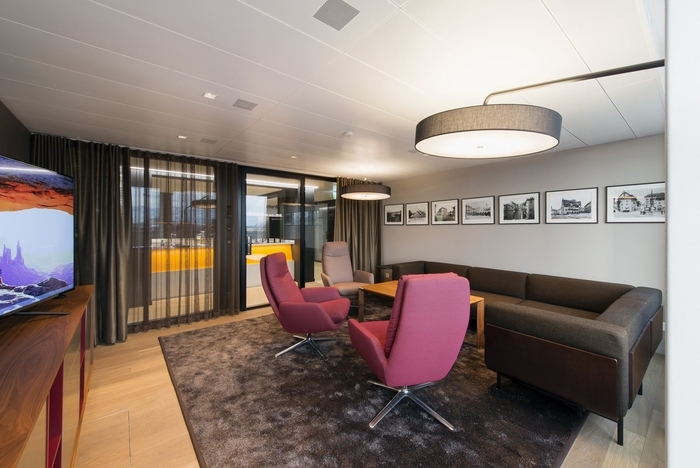 瑞士巴塞尔PwC办公室-14_Client-Meeting-Room_Lounge-1-700x468