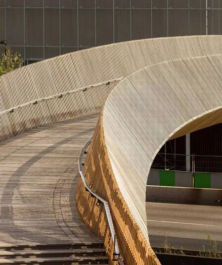 工字钢结构人行桥资料下载-巴黎歌贝纳人行桥，巴黎一道不可或缺的优美弧线