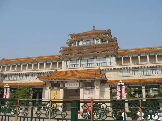 盖木结构琉璃瓦房子屋顶资料下载-北京的建筑为什么总有个大屋顶？