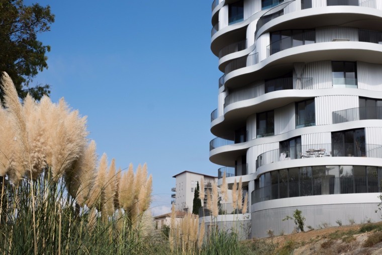 名墅海景度假村公寓资料下载-将自己打造成独特的风景——法国蒙彼利埃女神公寓