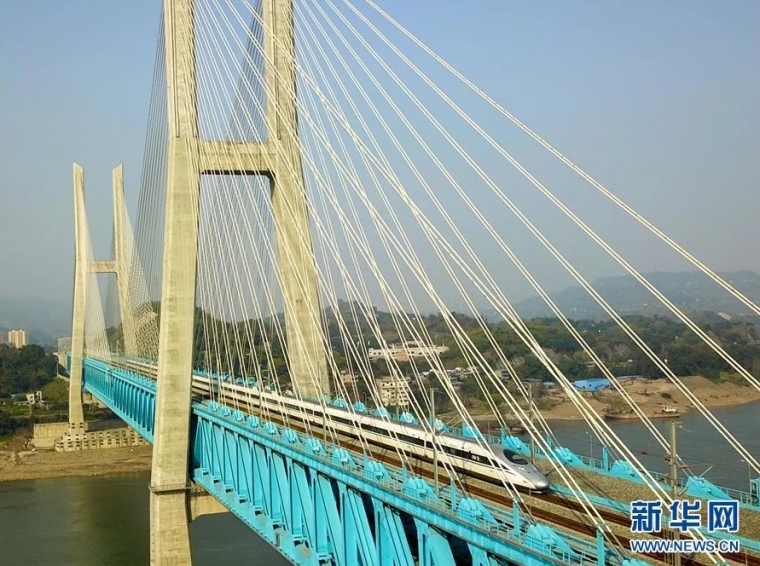 720m钢桁梁斜拉桥资料下载-世界首座双层六线钢桁梁铁路斜拉桥落成