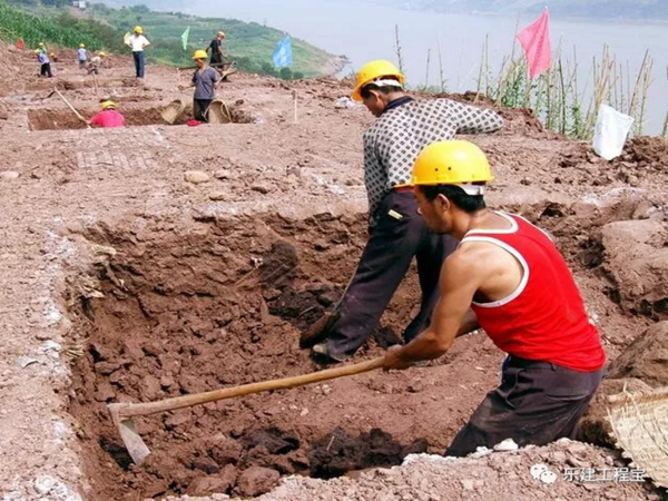 挖空桩施工方案资料下载-抗滑桩施工过程全解析，一步一步对照来肯定能做好