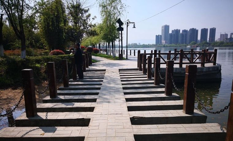 景观桥教学资料下载-一步一坑，景观路变陷阱路，坑人！