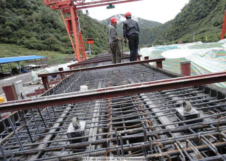 d40型伸缩缝资料下载-高速公路项目桥梁施工安全风险评估报告（word，38页）