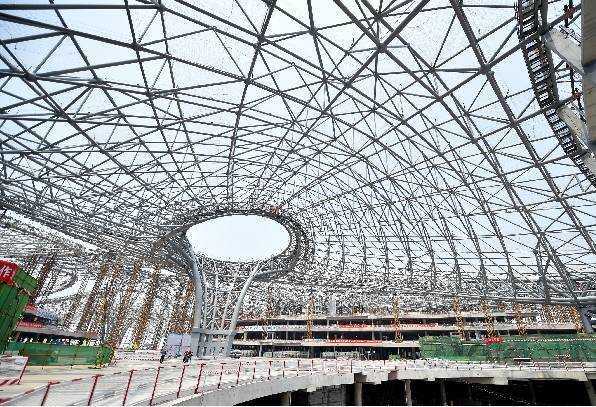 世界最大的钢结构建筑——北京新机场航站楼封顶，耗钢5.2万吨！_4