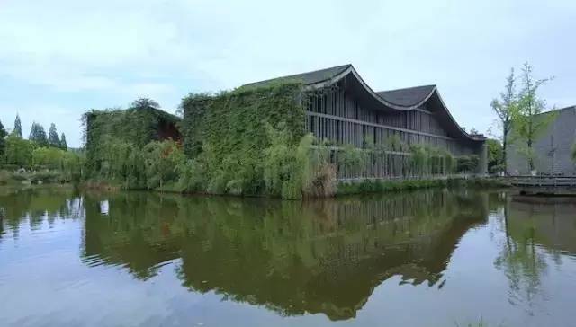 他是中国建筑狂人，骂过大师骂过市委书记，却甘愿对农民低声下气_13