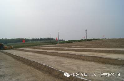 中建超牛的公路标准化施工工地，惹千人围观！_7